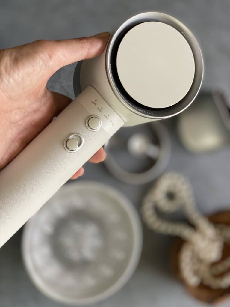 The Zuvi Halo Hair Dryer with heat settings 
